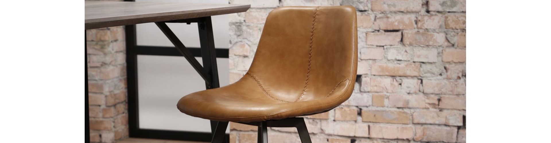 Spisestole og barstole med forskellige stoftyper og designs