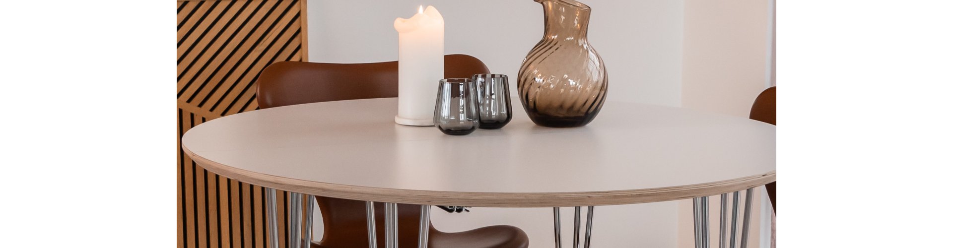 Spiseborde med og uden tillæg, både klassiske og moderne