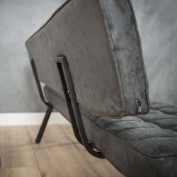 Spisebordsbnk - metal og sort lder look. 150 cm.