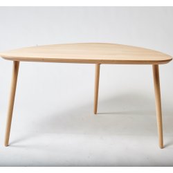 Sofabord i massiv bg, organisk trekantet 80 x 60 cm., hjde 50 cm.