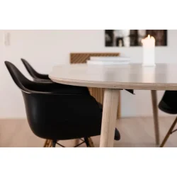 Spisebord incl. 1 tillgsplade, hvid laminat med ege ben,  100 cm.