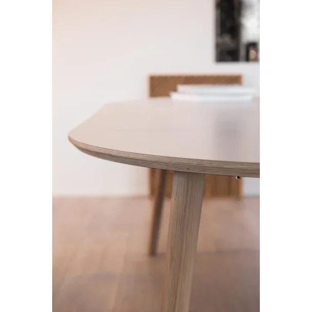 Spisebord incl. 1 tillgsplade, hvid laminat med ege ben,  100 cm.