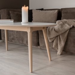 Sofabord, hvid laminat top og stel i ege tr, 60 x 120 cm.