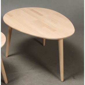 Sofabord i massiv b�g, dr�beform 74 x 55 cm., h�jde 50 cm.