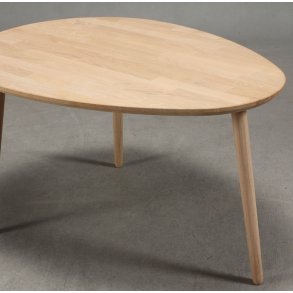 Sofabord i massiv eg,  dr�beform 74 x 55 cm., h�jde 50 cm.