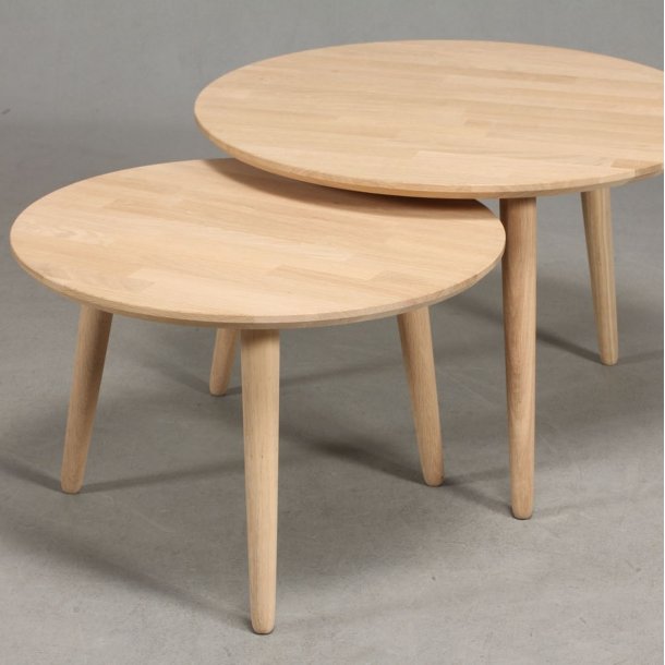 Sofabord i massiv eg,   70 cm., hjde 50 cm.