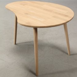 Sofabord i massiv eg,  paletform 74 x 55 cm., hjde 45 cm.