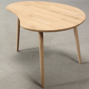 Sofabord i massiv eg,  paletform 74 x 55 cm., h�jde 50 cm.