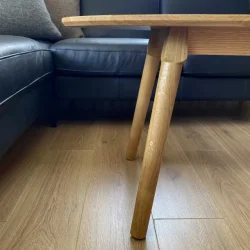 Sofabord i egetr, 60 x 120 cm.